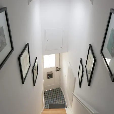 Center Duplex - Subway Nearby Apartment