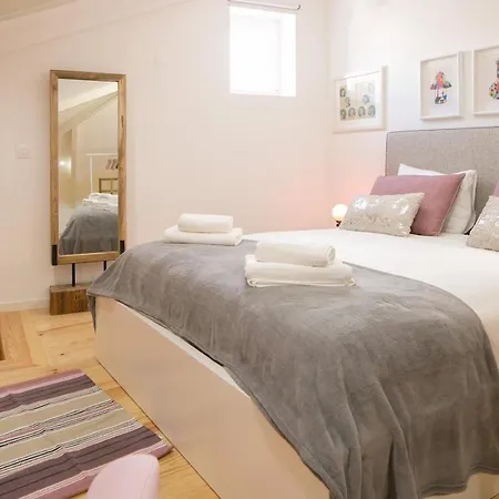 Center Duplex - Subway Nearby Apartment