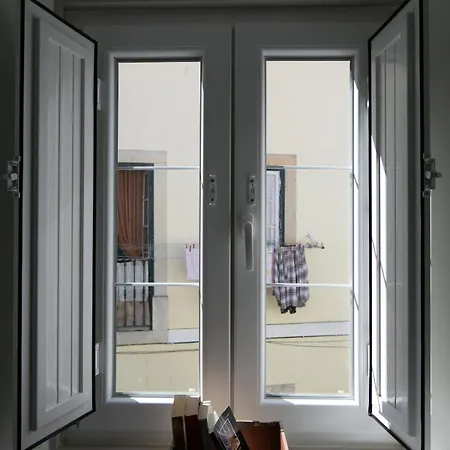 Center Duplex - Subway Nearby *